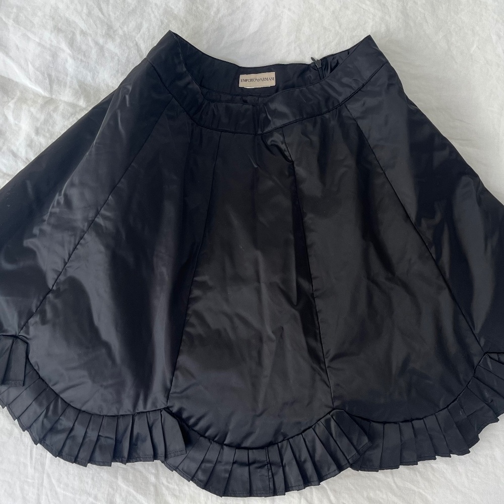 Emporio Armani goose down satin skirt. Knee length.